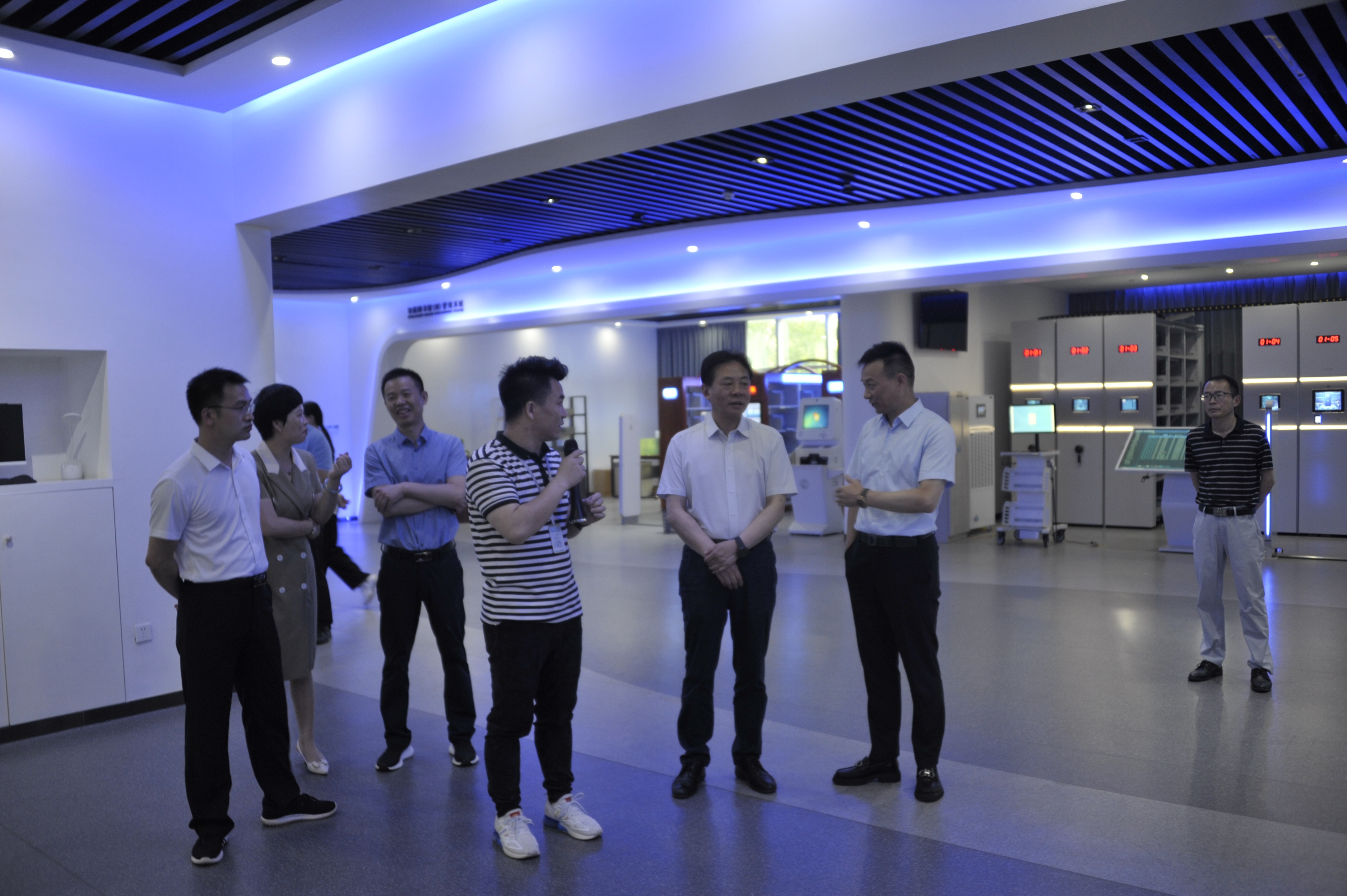 江西省工信廳副廳長鄭正春視察金虎集團